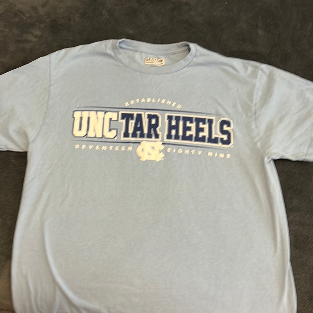 Unisex size large Carolina T-shirt